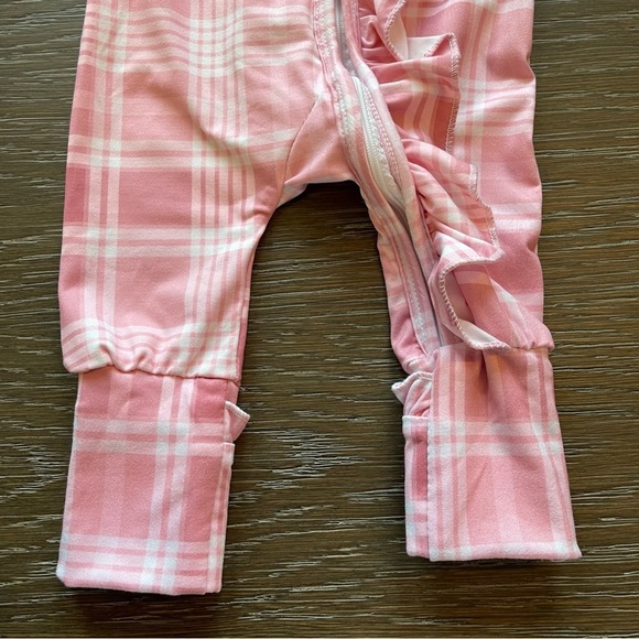 Kryssi Kouture Pink Ruffle Zippie Jumpsuit 0-3M - Picture 7 of 8
